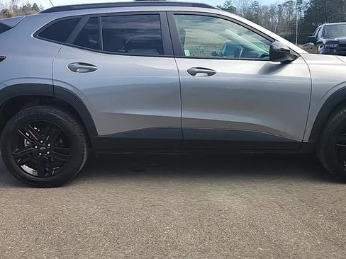 Used 2024 Chevrolet Trax ACTIV w/ Sunroof Package image 9