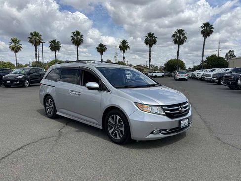 Used 2014 Honda Odyssey Touring image 2