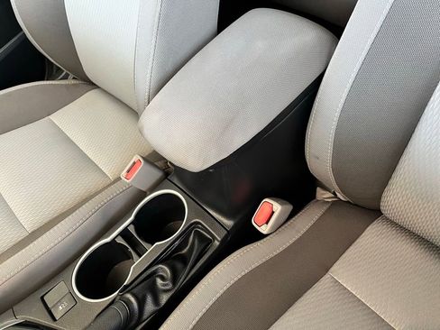 Used 2018 Toyota Corolla LE FWD image 28