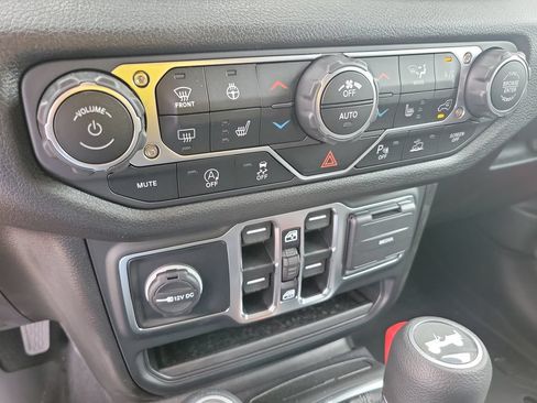 Used 2025 Jeep Wrangler Unlimited Sport AWD/4WD image 23