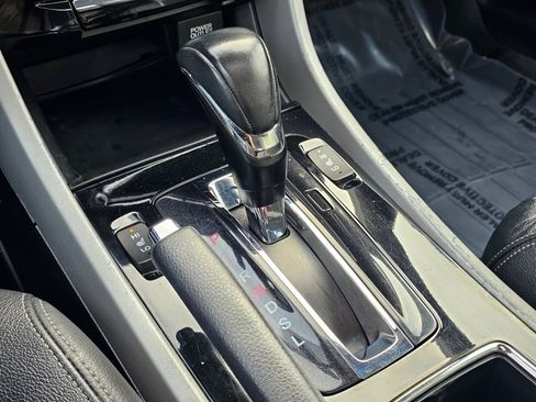 Used 2017 Honda Accord EX-L image 11