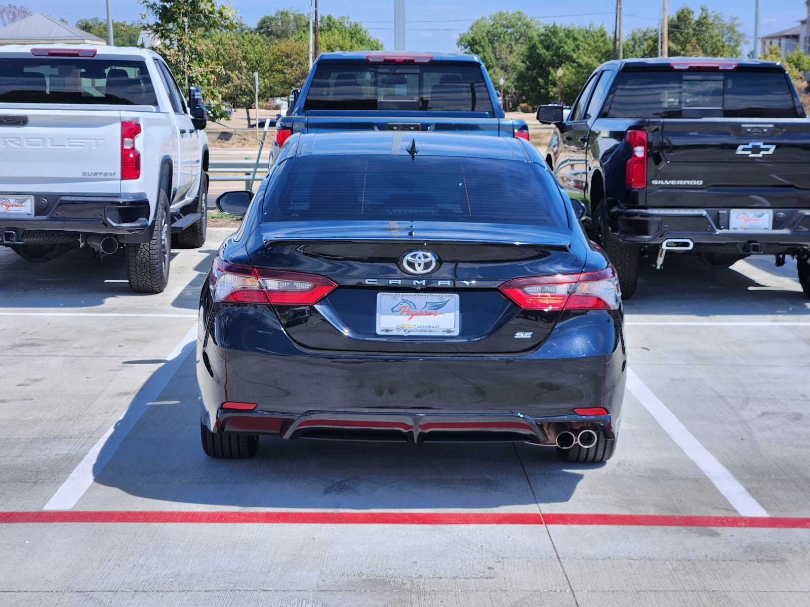 Used 2023 Toyota Camry SE w/ Cold Weather Package FWD image 9