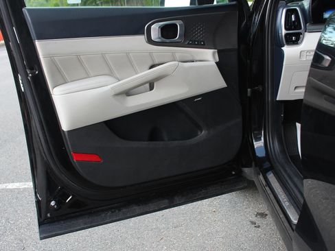 Used 2022 Kia Sorento SX Prestige w/ Panoramic Sunroof Package AWD/4WD image 12