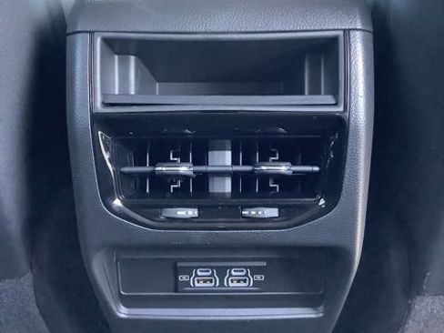 Used 2023 Jeep Grand Cherokee Laredo AWD/4WD image 19
