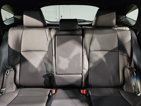 Certified 2024 Toyota Venza XLE image 13