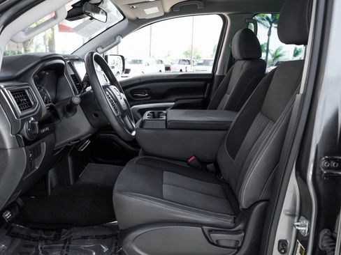 Used 2022 Nissan Titan SV image 17