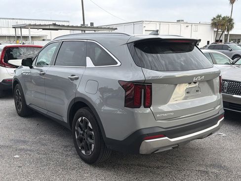 Certified 2024 Kia Sorento S w/ Panoramic Sunroof Package FWD image 8