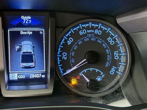 Used 2022 Toyota Tacoma TRD Sport image 12