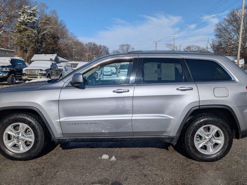 Used 2015 Jeep Grand Cherokee Laredo w/ Quick Order Package 23E RWD image 4