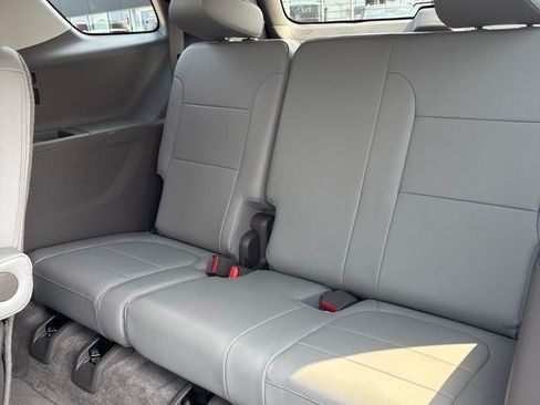 Used 2018 Chevrolet Traverse Premier w/ Driver Confidence II Package FWD image 26