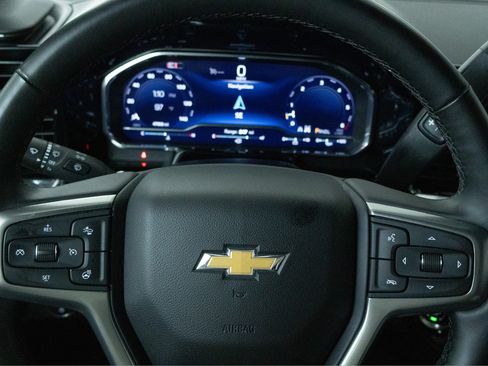 Used 2025 Chevrolet Silverado 1500 LT AWD/4WD image 16