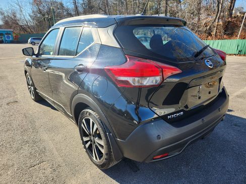 Used 2020 Nissan Kicks SV image 10