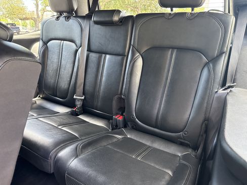 Used 2024 Jeep Wagoneer Series II w/ Flexible Seating Group RWD image 29