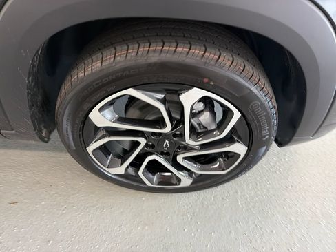 New 2026 Chevrolet Trax RS w/ Sunroof Package FWD image 4