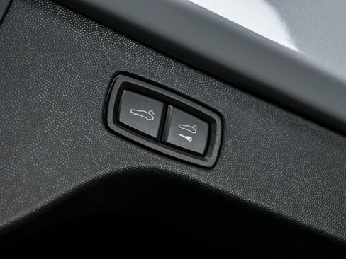 New 2025 Porsche Macan 4 Electric image 32