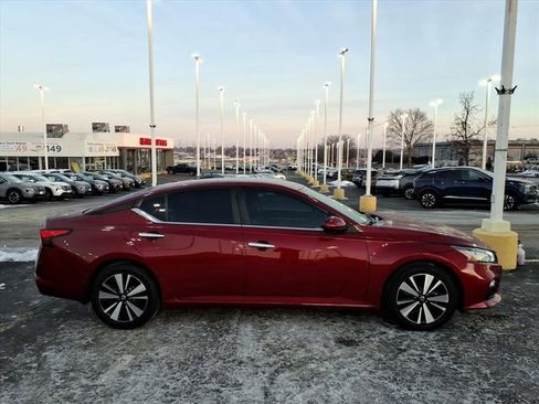 Used 2022 Nissan Altima 2.5 SV image 2