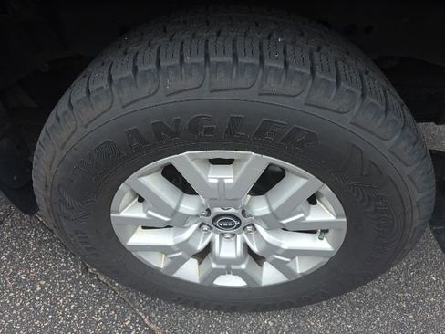 Certified 2022 Nissan Frontier SV w/ Technology Package AWD/4WD image 8