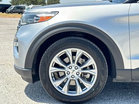 Used 2020 Ford Explorer XLT w/ Equipment Group 202A RWD image 10