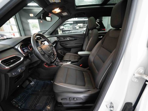 Used 2022 Chevrolet TrailBlazer RS w/ Sun and Liftgate Package image 9