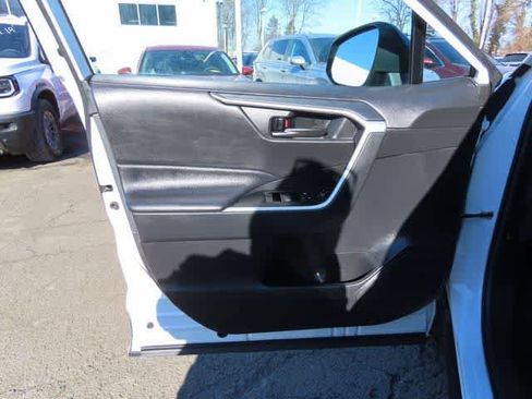 Used 2022 Toyota RAV4 LE image 14