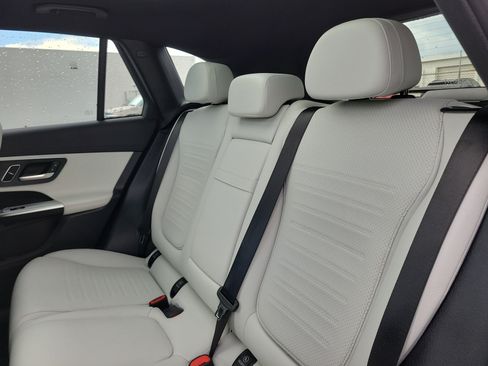 Used 2024 Mercedes-Benz GLC 300 image 10