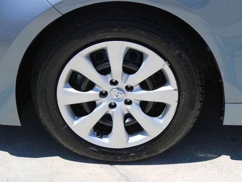 Used 2023 Toyota Corolla LE FWD image 8