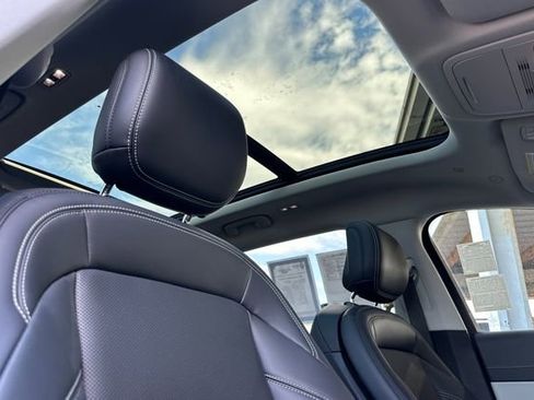 Used 2024 Lincoln Nautilus Premier w/ Equipment Group 102A image 15