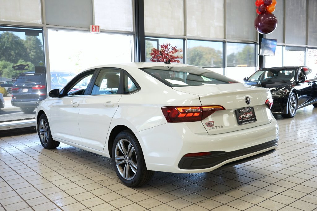 Used 2023 Volkswagen Jetta SE FWD image 4