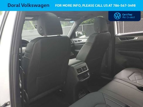 Used 2024 Volkswagen Atlas Cross Sport SE w/ Panoramic Sunroof Package FWD image 27