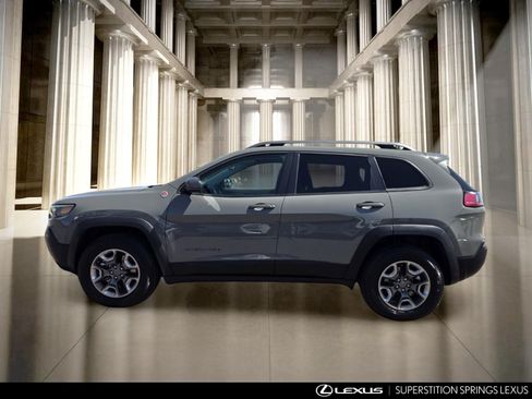 Used 2019 Jeep Cherokee Trailhawk w/ Cold Weather Group AWD/4WD image 7