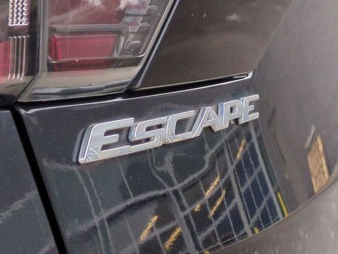 Used 2017 Ford Escape SE w/ Equipment Group 201A image 13