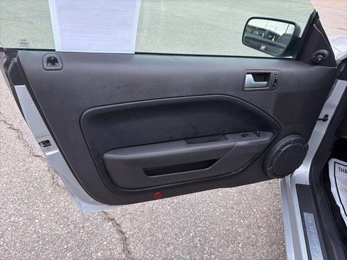 Used 2006 Ford Mustang GT Premium image 9