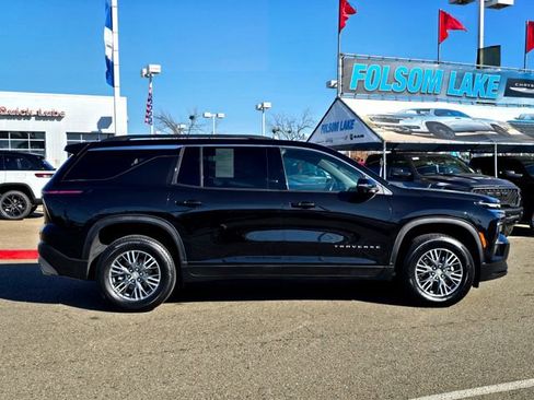 Used 2024 Chevrolet Traverse LT image 7