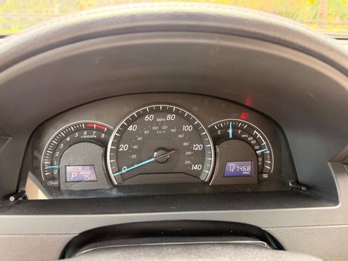 Used 2013 Toyota Camry LE FWD image 2