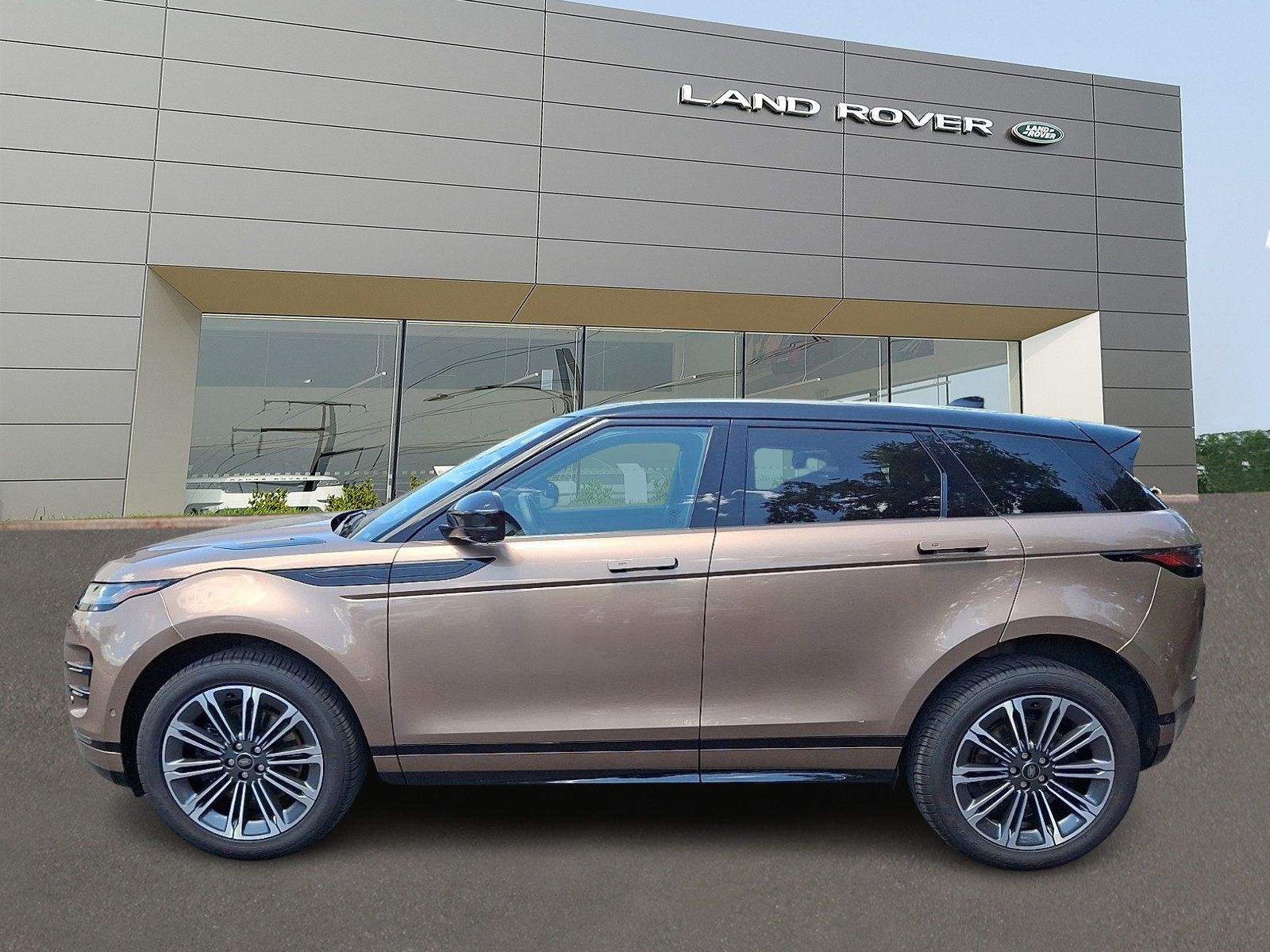 Used 2026 Land Rover Range Rover Evoque Dynamic SE AWD/4WD image 6