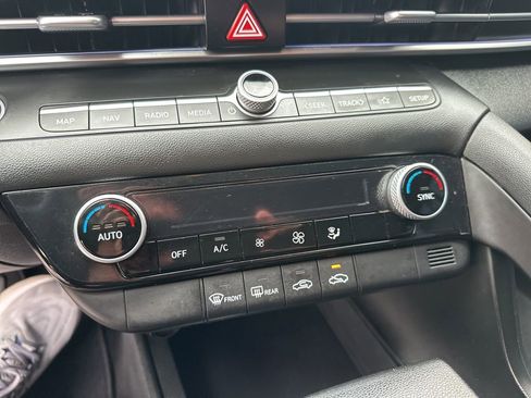 Used 2024 Hyundai Elantra SEL image 19