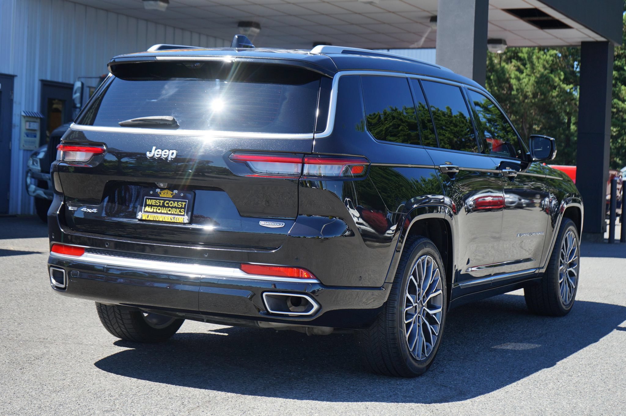 Used 2021 Jeep Grand Cherokee L Summit AWD/4WD image 5