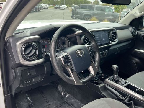 Used 2020 Toyota Tacoma SR5 w/ Technology Package AWD/4WD image 28