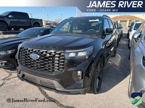 Used 2025 Ford Explorer ST-Line w/ ST-Line Street Pack image 1