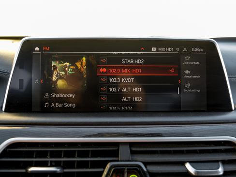 Used 2020 BMW 750i xDrive w/ Executive Package image 27