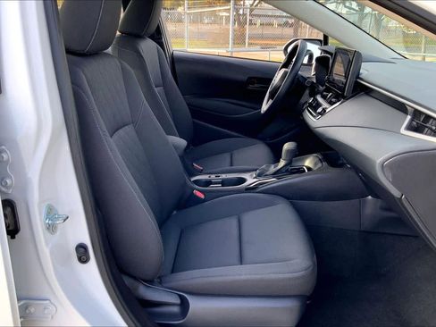 Used 2025 Toyota Corolla LE image 8