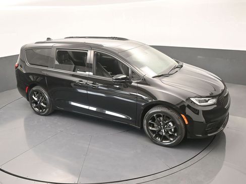 Used 2024 Chrysler Pacifica Limited w/ S Appearance Package image 63