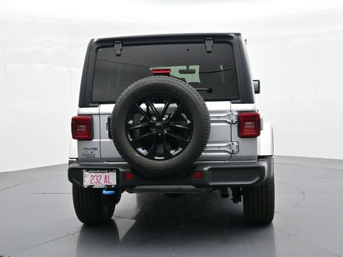 Used 2022 Jeep Wrangler Unlimited Sahara w/ Cold Weather Group AWD/4WD image 7
