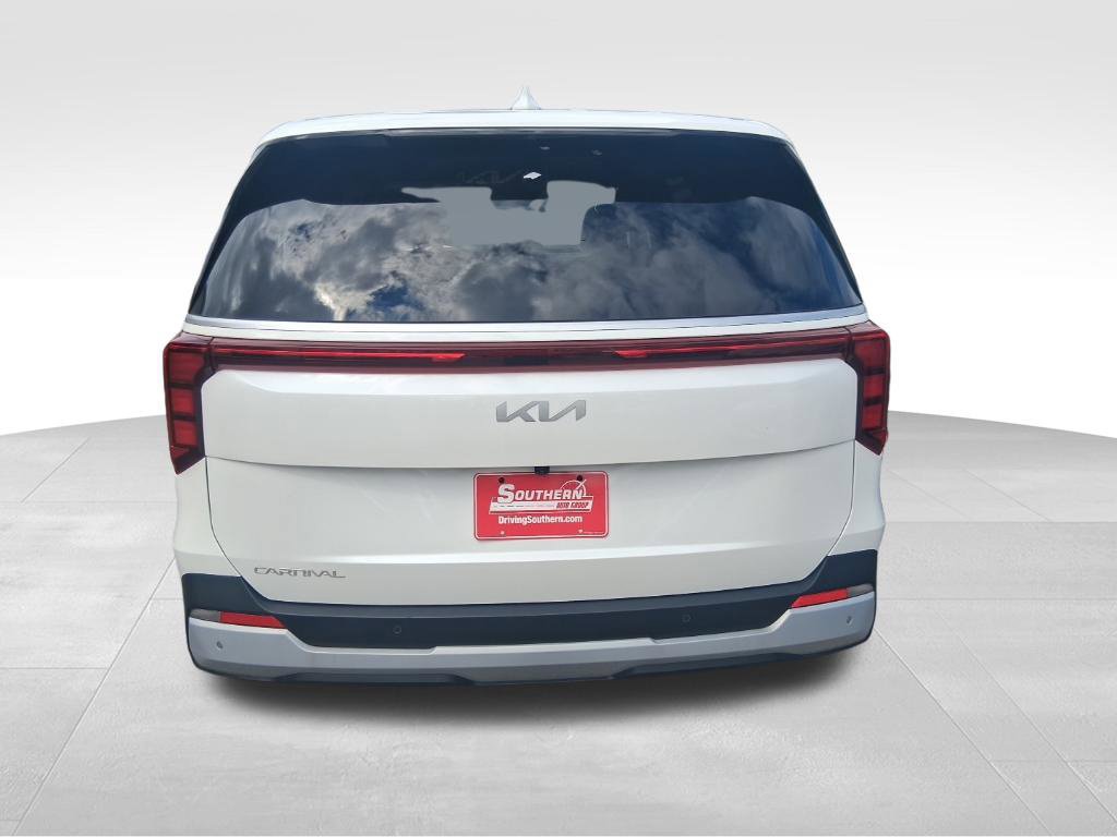 Certified 2026 Kia Carnival FWD image 4