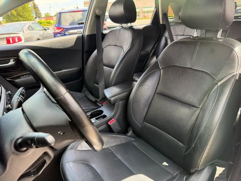 Used 2018 Kia Niro EX w/ EX Premium Package FWD image 17