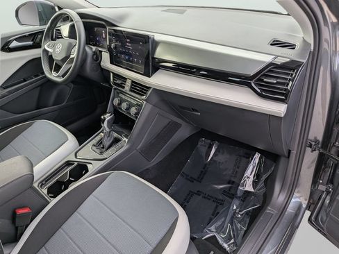 Certified 2025 Volkswagen Taos S FWD image 9
