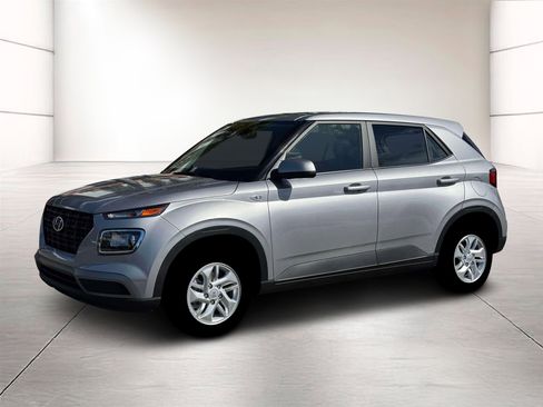 New 2026 Hyundai Venue SE image 2