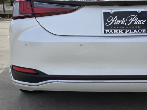 Used 2025 Lexus ES 300h w/ Premium Package image 15