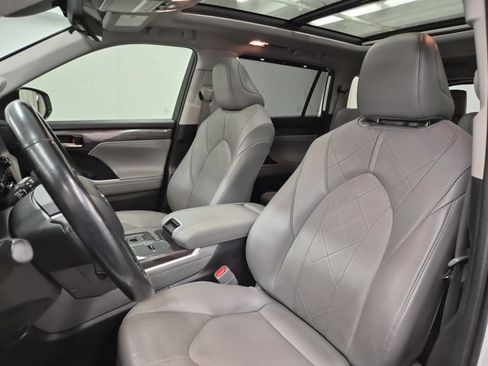Used 2021 Toyota Highlander Platinum image 23