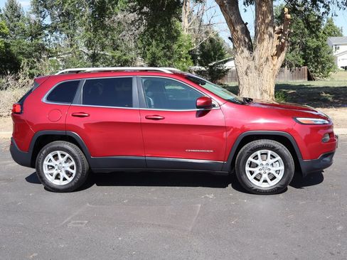 Used 2014 Jeep Cherokee Latitude w/ Comfort/Convenience Group AWD/4WD image 3